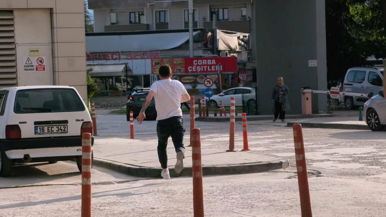 Bursa'da polisten kaçtı, kendini böyle savundu 1 bursada polisten kacti kendini boyle savundu 5135fdb68ec5