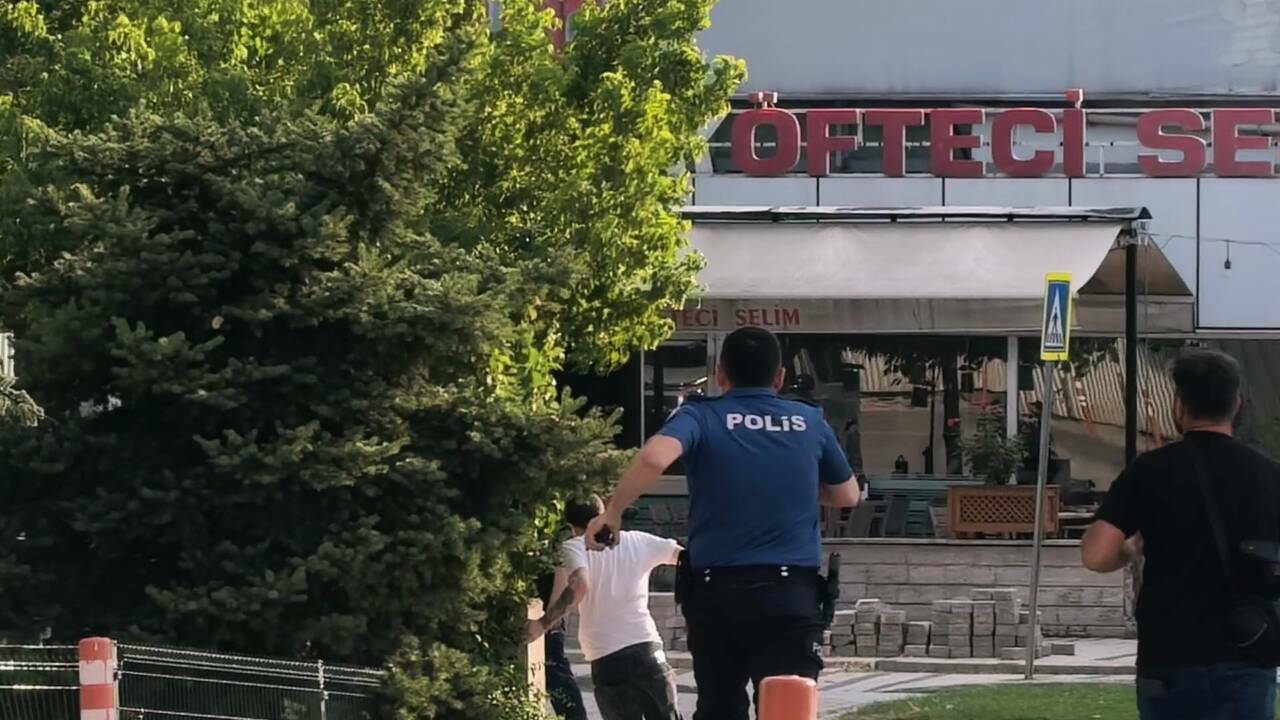 Bursa'da polisten kaçtı, kendini böyle savundu 3 bursada polisten kacti kendini boyle savundu f8e223f5a774