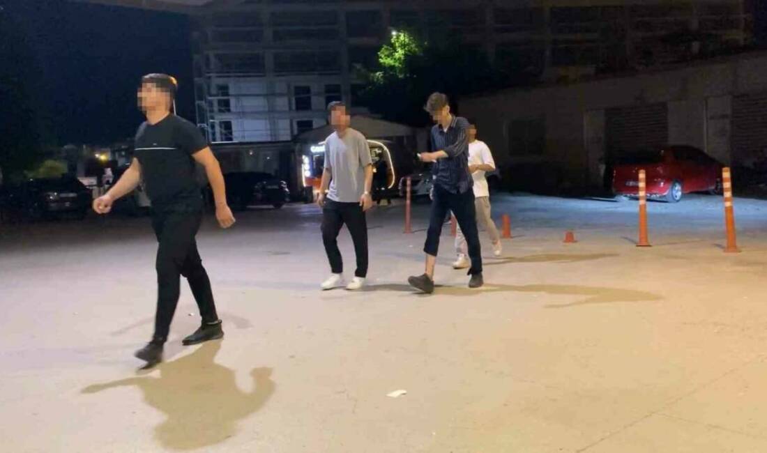 Bursa’da pompalı dehşeti; Çok sayıda yaralı var Bursa’nın İnegöl ilçesinde çocuk parkında bulunan gençlere pompalı tüfekle açılan