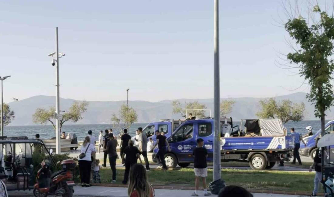 Bursa’da sahilde seyyar satıcı denetimi Bursa’nın Mudanya ilçesi sahil bandında zabıta ekiplerince denetim gerçekleştirildi.