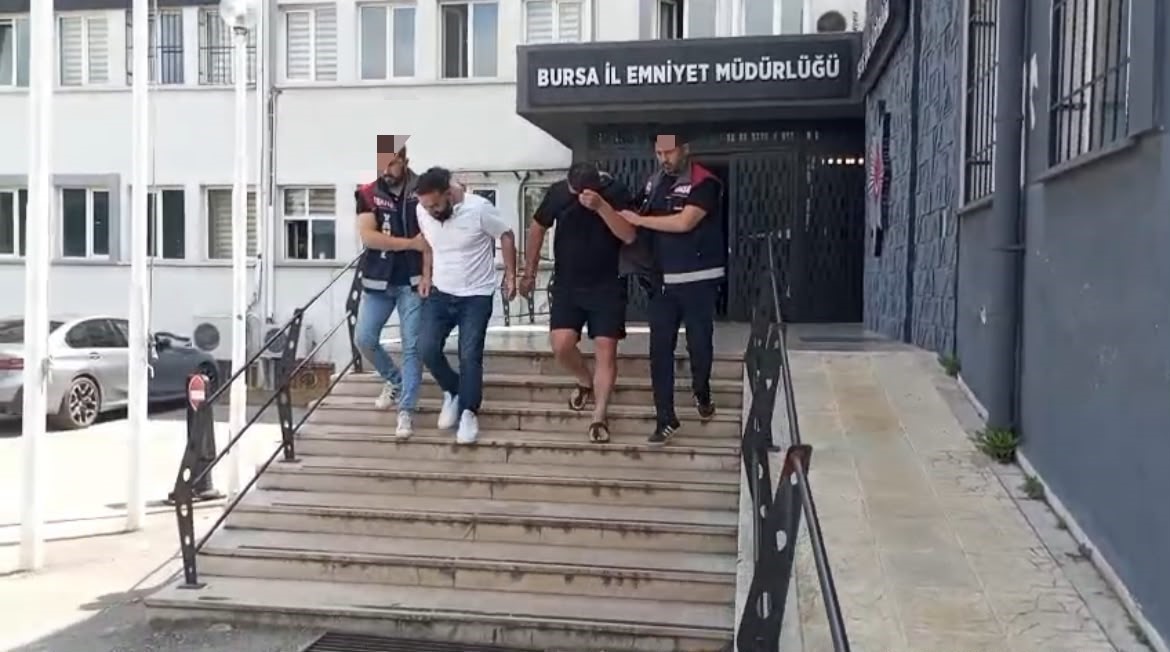 Bursa’da'sahte yeğen' vurgunu! 4 bursada sahte yegen vurgunu 4609223c8bd9