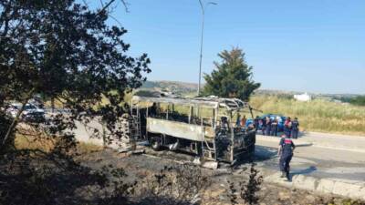 Bursa’da seyir halindeki servis otobüsü, motor bölümünde çıkan yangın sonucu