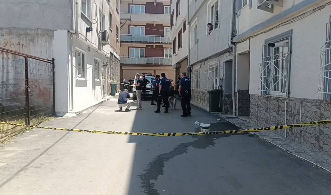 Bursa’da silahlı kavga Bursa'da iki grup arasında çıkan silahlı kavgada bir kişi ağır