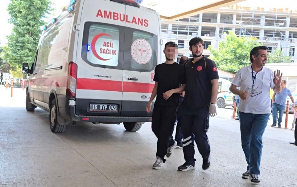 Bursa’da sınav stresi hastanelik etti Bursa'nın İnegöl ilçesinde Yükseköğretim Kurumları Sınavı'nın (YKS) ilk oturumu olan