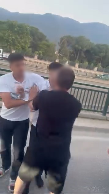 Bursa'da 2 minibüs şoförünün trafikteki yol verme kavgası cep telefonuyla