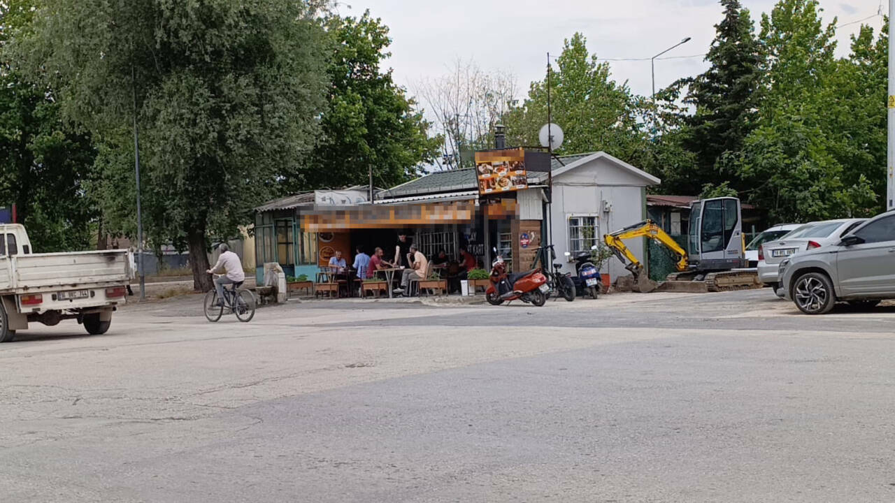 Bursa'da sokak ortasında dehşet! Eniştesini 7 yerinden bıçakladı 2 bursada sokak ortasinda dehset enistesini 7 yerinden bicakladi 7309de502059