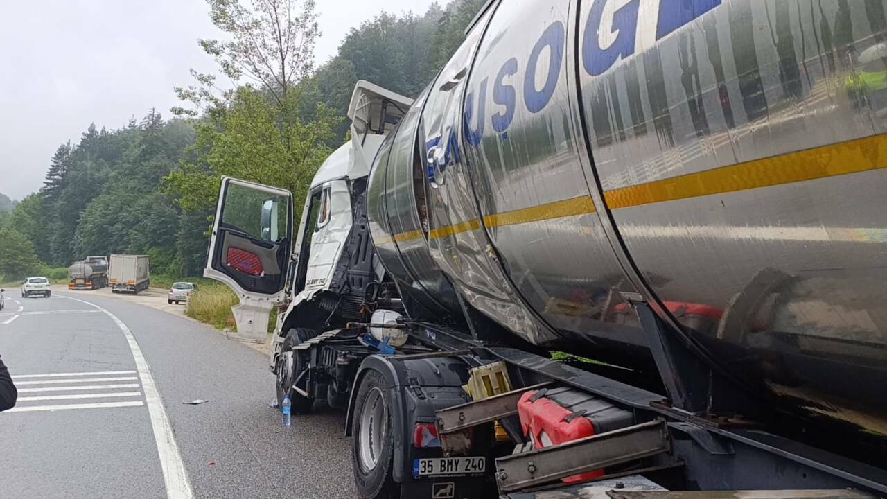 Bursa'da tanker bariyerlere çarptı 1 bursada tanker bariyerlere carpti 5a4c0f04bf4d