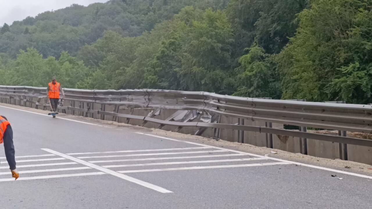 Bursa'da tanker bariyerlere çarptı 3 bursada tanker bariyerlere carpti 6405af7e6916