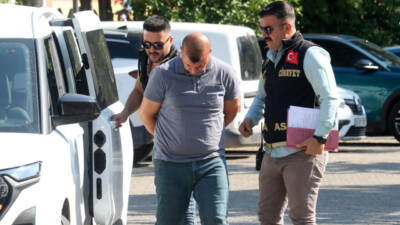 Antalya'da, Bursa'ya tayinini aldırması nedeniyle tartıştığı din kültürü öğretmeni eşi