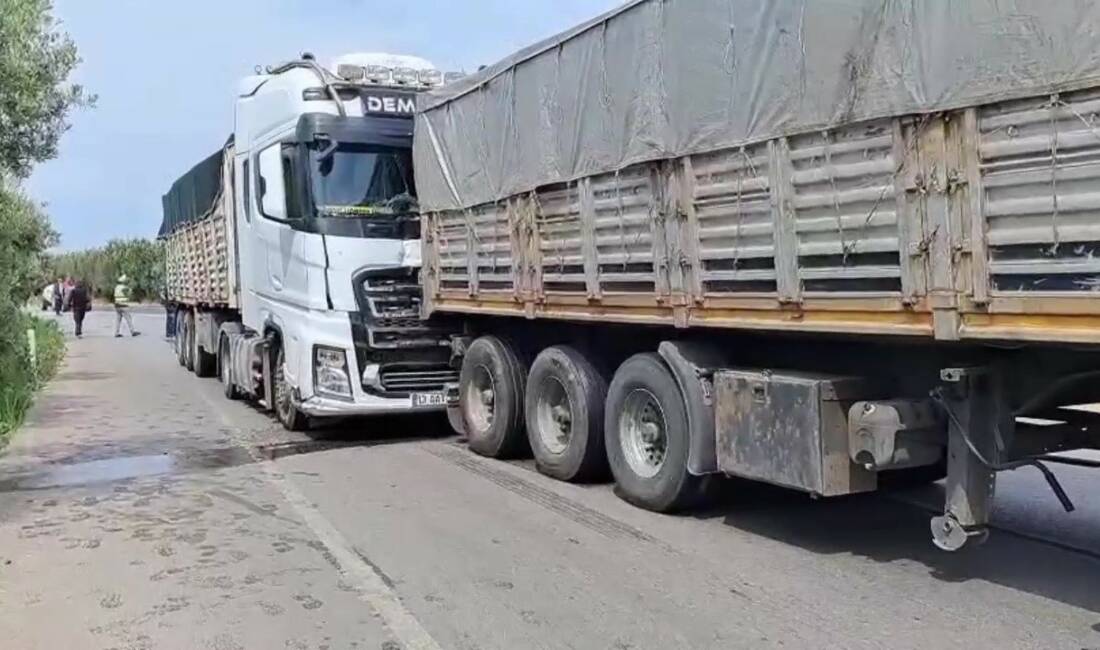 Bursa’da TIR’lar çarpıştı Bursa’nın İznik ilçesinde kömür yüklü TIR'ların çarpıştığı kazada facianın eşiğinden