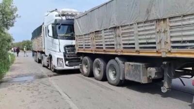 Bursa’nın İznik ilçesinde kömür yüklü TIR'ların çarpıştığı kazada facianın eşiğinden