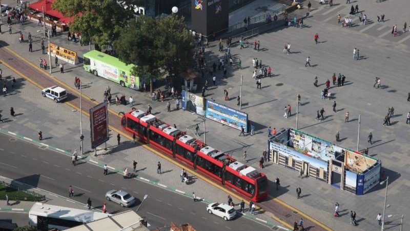 BURULAŞ, Kayhan Mahallesi'ndeki yangın nedeniyle geçici olarak durdurulan T3 Tramvay