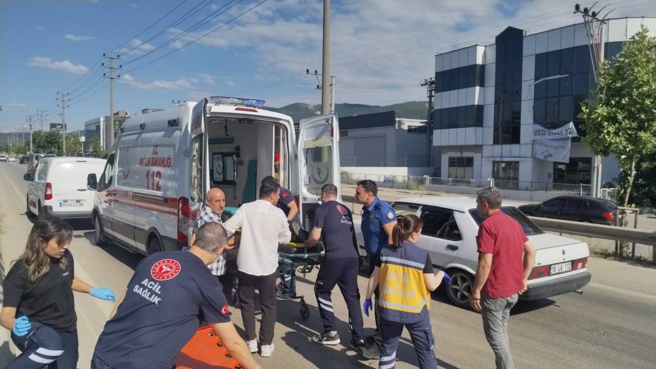 Bursa'da trafik kazası: Yaralılar var... 2 bursada trafik kazasi yaralilar var 5cad9e175f39