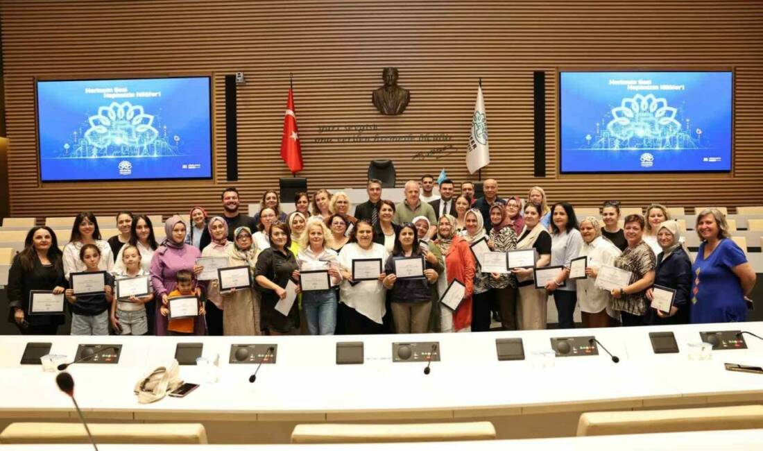 Bursa’da üretici kadınlar sertifikalarını aldı Nilüfer Belediyesi ve Nilüfer Halk Eğitim Merkezi iş birliğiyle düzenlenen