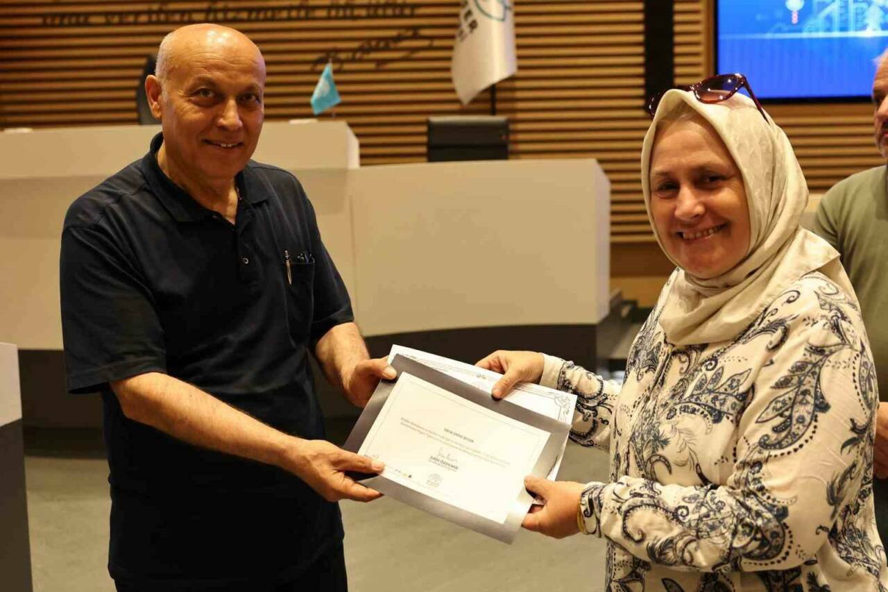 Bursa'da üretici kadınlar sertifikalarını aldı 3 bursada uretici kadinlar sertifikalarini aldi d63ca8d17516