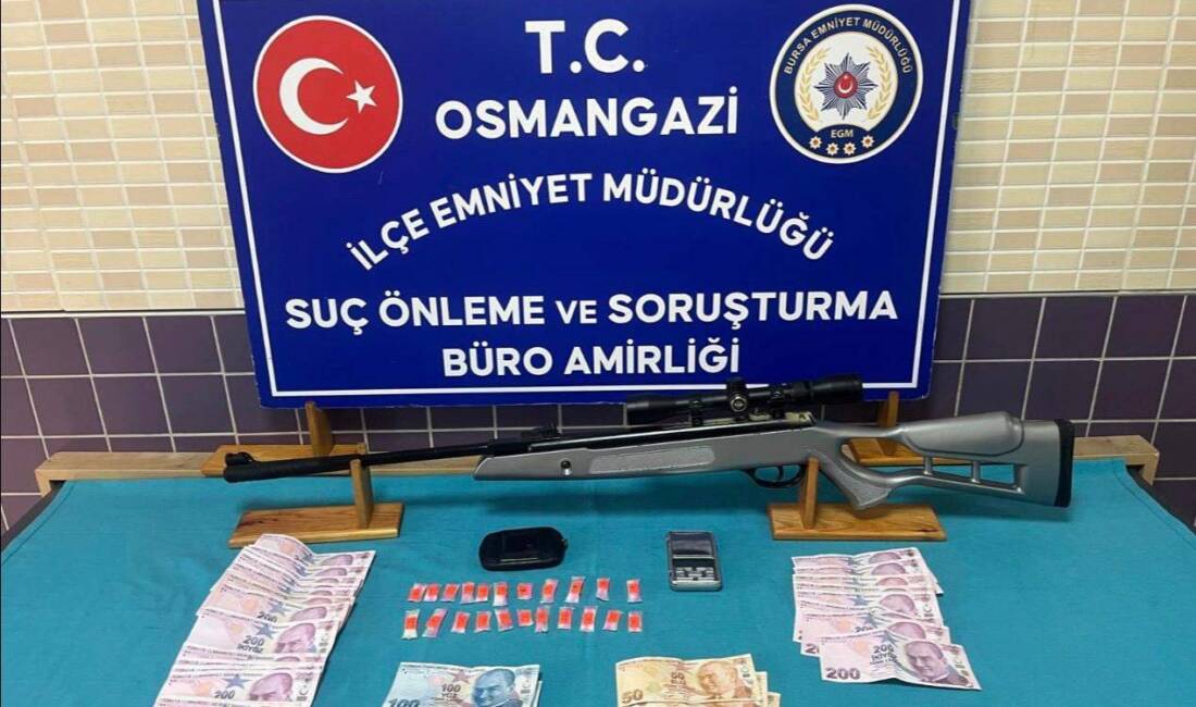 Bursa’da uyuşturucu operasyonu Bursa'da düzenlenen uyuşturucu operasyonunda 3 şüpheli gözaltına alındı.