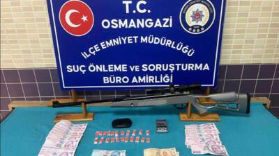 Bursa'da düzenlenen uyuşturucu operasyonunda 3 şüpheli gözaltına alındı.