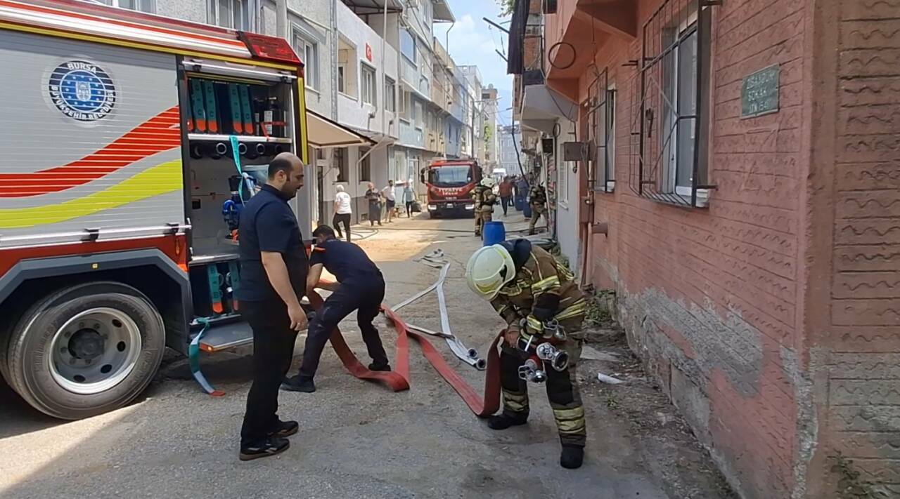 Bursa'da yangın paniği 3 bursada yangin panigi 68d0c1928616
