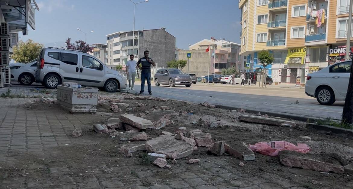 Bursa’da yaya geçidinde dehşet anları 1 bursada yaya gecidinde dehset anlari 3fb5d67dd7ea