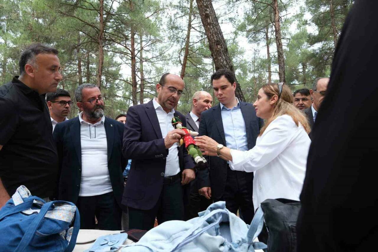 Bursa'da yıl sonu çocuk şenliğinden renkli görüntüler 3 bursada yil sonu cocuk senliginden renkli goruntuler 9a57de121a1e