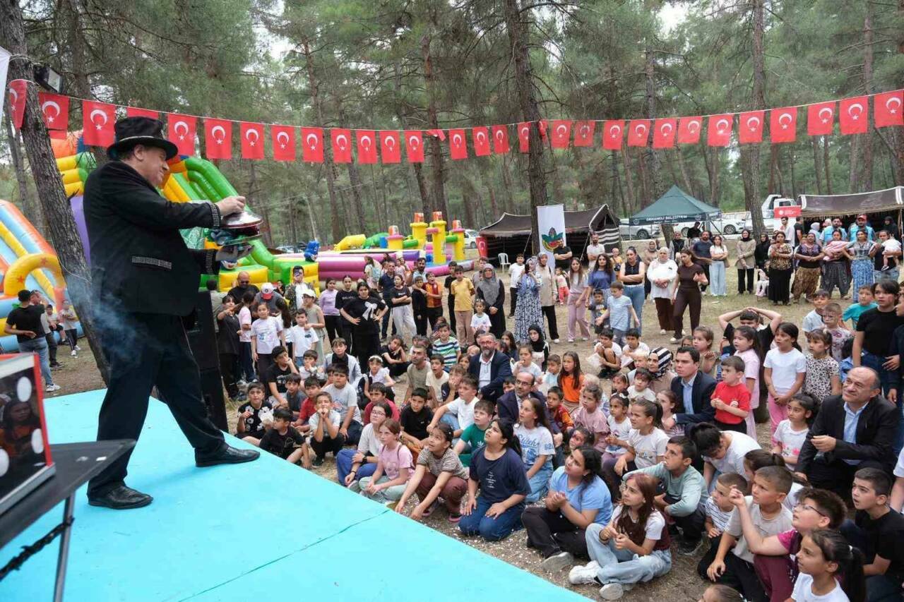 Bursa'da yıl sonu çocuk şenliğinden renkli görüntüler 1 bursada yil sonu cocuk senliginden renkli goruntuler fd0df2363bcd
