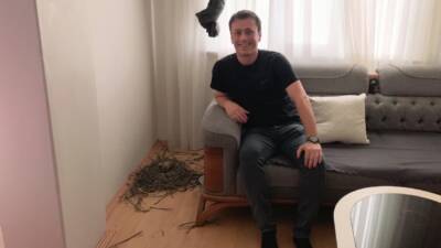 Bursa'nın İnegöl ilçesinde yalnız yaşayan Onur Bilici (28), evinin oturma