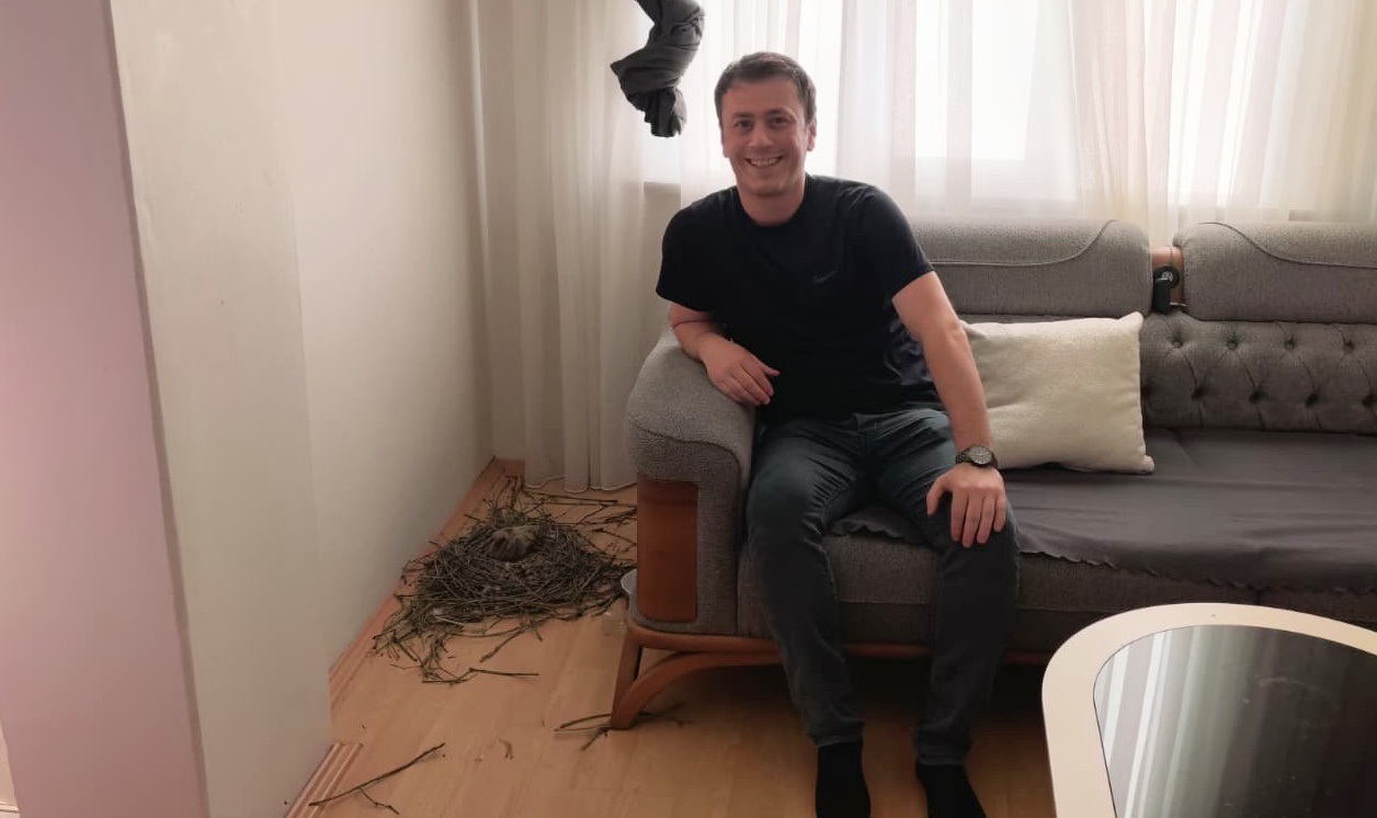 Bursa'da yürek ısıtan hikaye: Evindeki sürpriz misafire yuva yaptı 7 bursada yurek isitan hikaye evindeki surpriz misafire yuva yapti 9321b95ff872