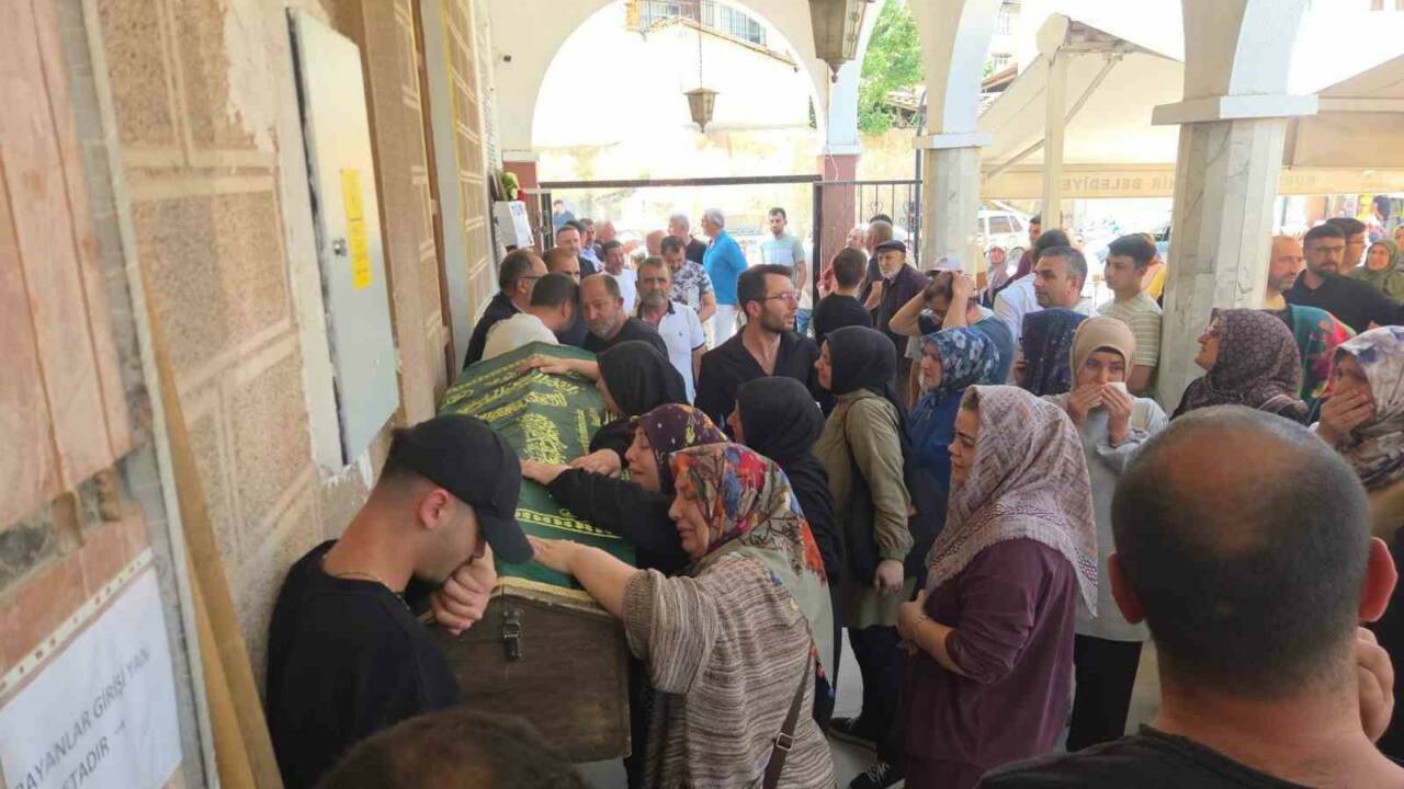 Bursa'da yürek yıkan feryat! İki evlatlarını da aynı nedenden kaybettiler... 4 bursada yurek yikan feryat iki evlatlarini da kaybettiler 5750df32d766