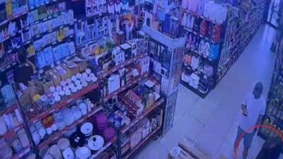 Bursa'nın İznik ilçesinde zincir marketten televizyon çalan K.C.T. (25), tutuklandı.