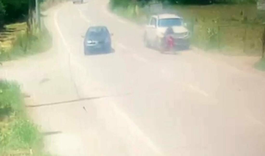 Bursa’nın İnegöl ilçesinde kamyonet ile çarpışan motosikletin sürücüsü ağır yaralandı.