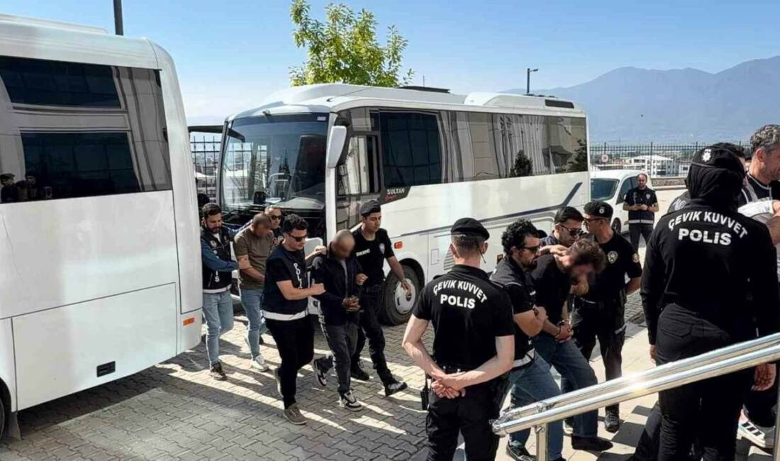Bursa’daki hava destekli uyuşturucu operasyonunda flaş gelişme Bursa’nın Orhangazi ilçesinde, torbacı olarak tabir edilen uyuşturucu satıcılarına yönelik