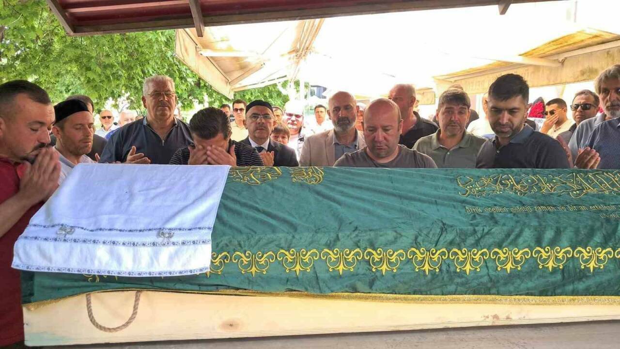 Bursalı iş insanı son yolculuğuna uğurlandı 3 bursali is insani son yolculuguna ugurlandi 783c68c8f77c