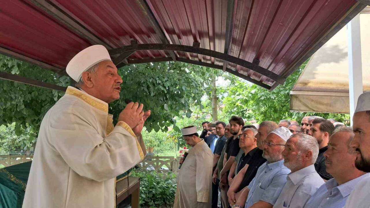 Bursalı iş insanı son yolculuğuna uğurlandı 1 bursali is insani son yolculuguna ugurlandi 94ac4ac0a53f