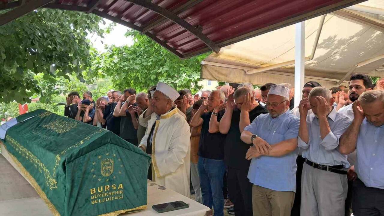 Bursalı iş insanı son yolculuğuna uğurlandı 2 bursali is insani son yolculuguna ugurlandi d0a40d95205d