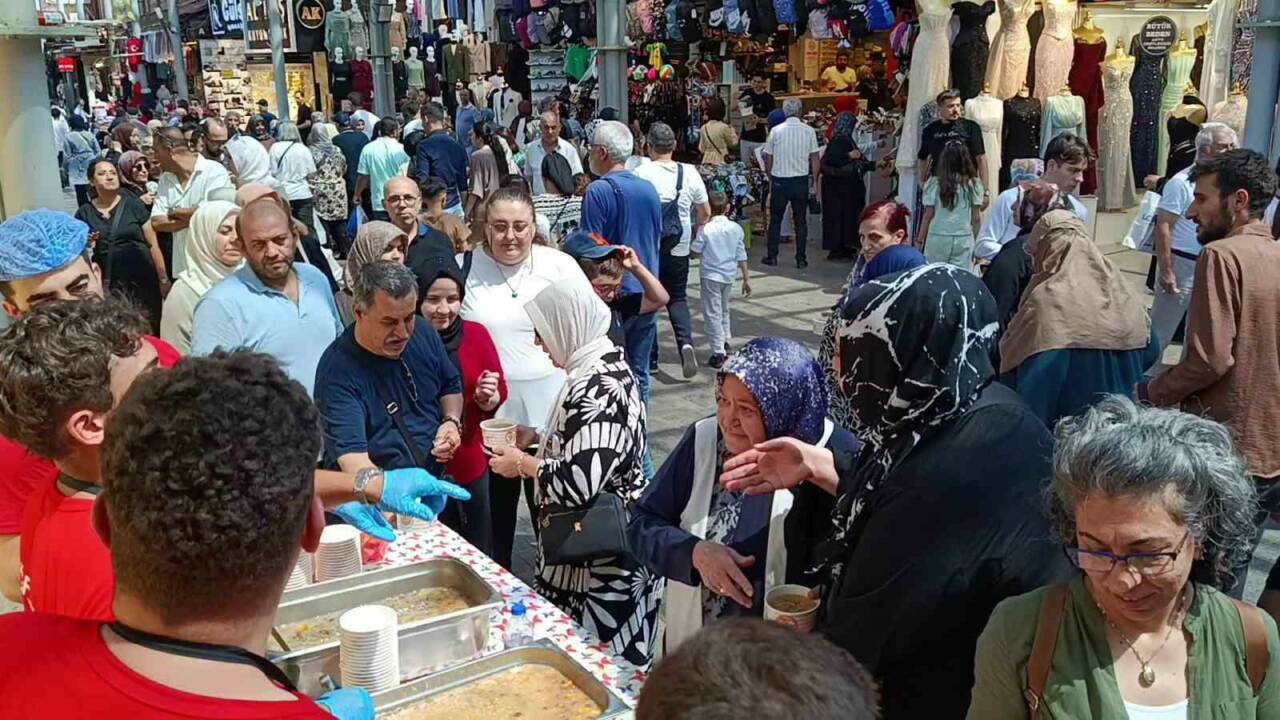 bursanin merkezinde 5 bin kisiye asure ikrami 094300909479