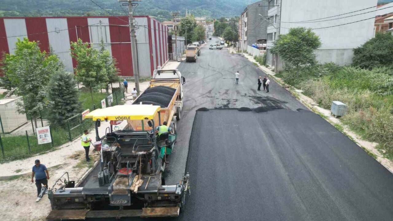 Bursa'nın o ilçesinde yollar yenileniyor! 1 bursanin o ilcesinde yollar yenileniyor 60e8cf4f0c15