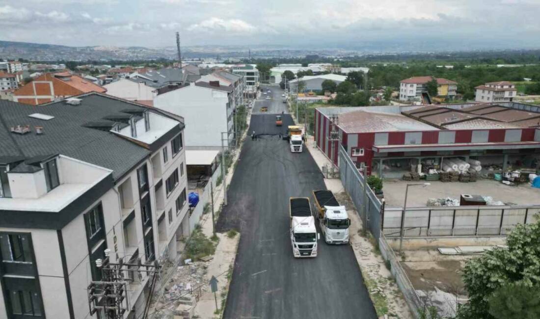 Bursa’nın o ilçesinde yollar yenileniyor! Bursa Büyükşehir Belediyesi, şehrin 17 ilçesinde sürdürdüğü altyapı ve üstyapı