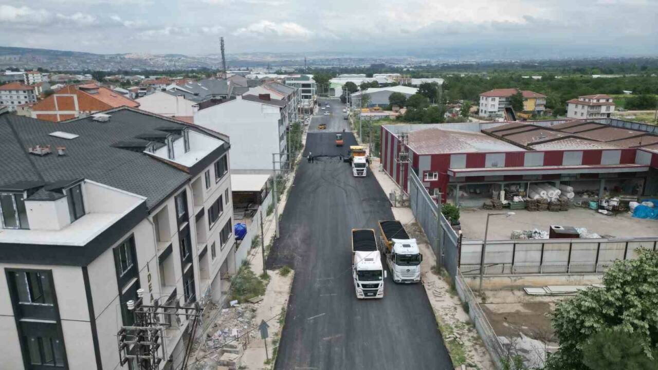 Bursa'nın o ilçesinde yollar yenileniyor! 4 bursanin o ilcesinde yollar yenileniyor 622a47707917
