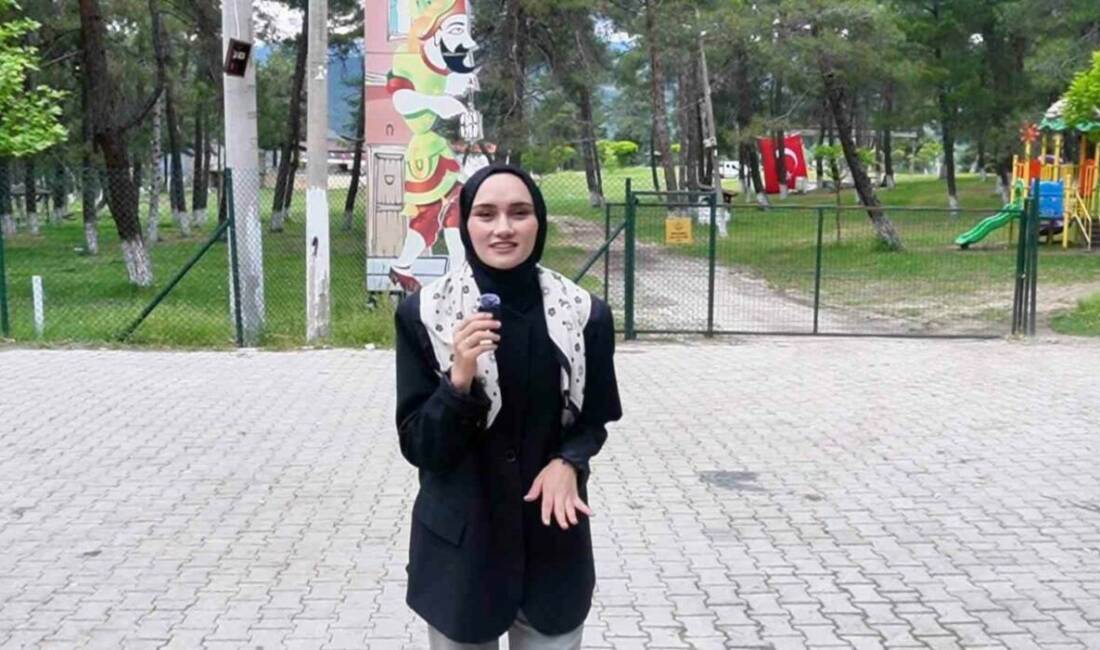 Uşak Üniversitesi İletişim Fakültesi Yeni Medya ve İletişim Bölümü öğrencileri,