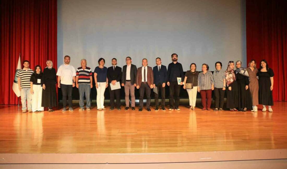 BUÜ’de ‘Lâmiî Çelebi’nin Kaleminden Bursa’ belgeseli izleyiciyle buluştu Bursa Uludağ Üniversitesi (BUÜ) Kent Tarihi Çalışmaları Uygulama ve Araştırma
