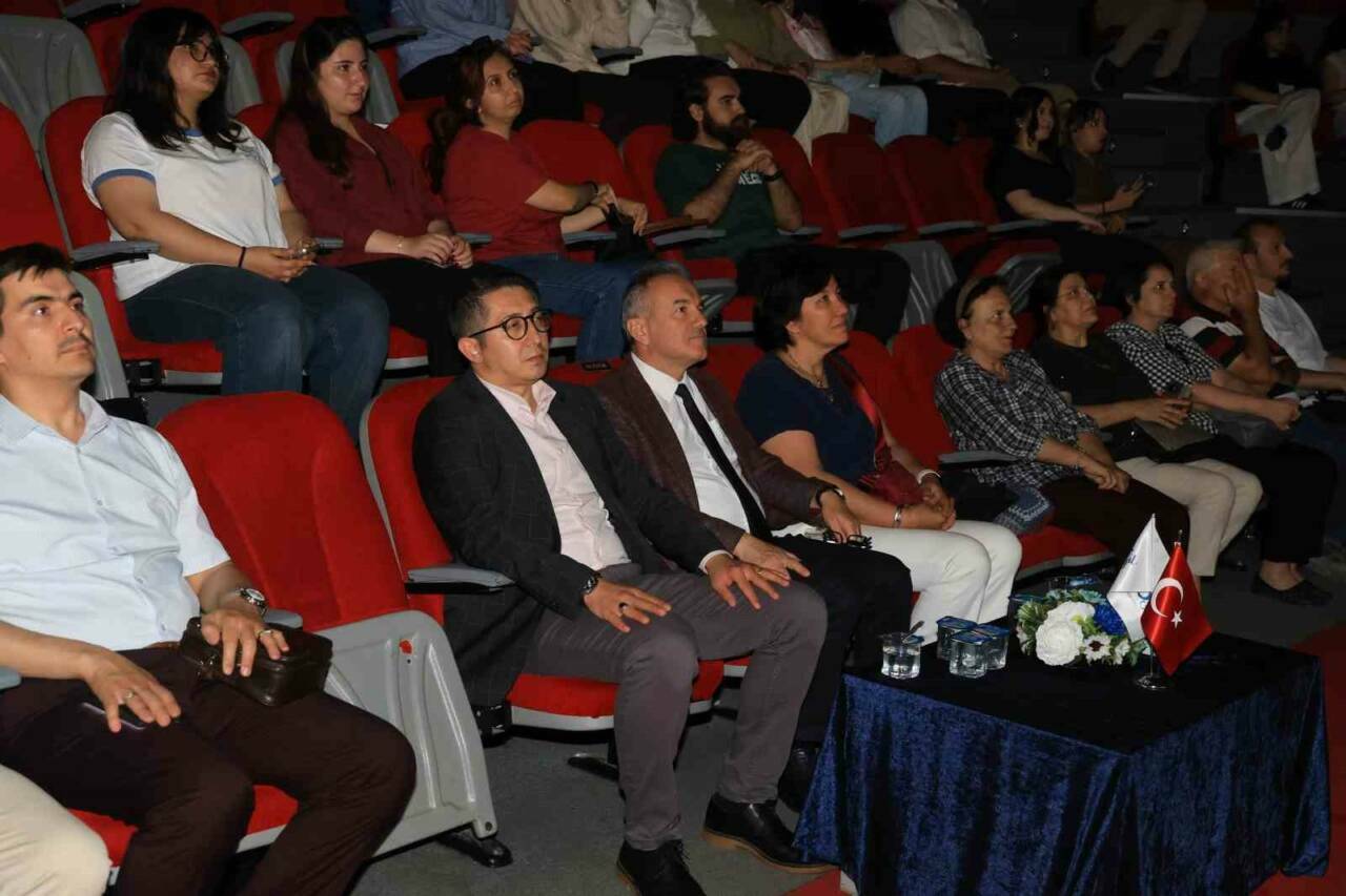 BUÜ’de 'Lâmiî Çelebi’nin Kaleminden Bursa' belgeseli izleyiciyle buluştu 2 buude lmi celebinin kaleminden bursa belgeseli izleyiciyle bulustu 8d93c101ea86