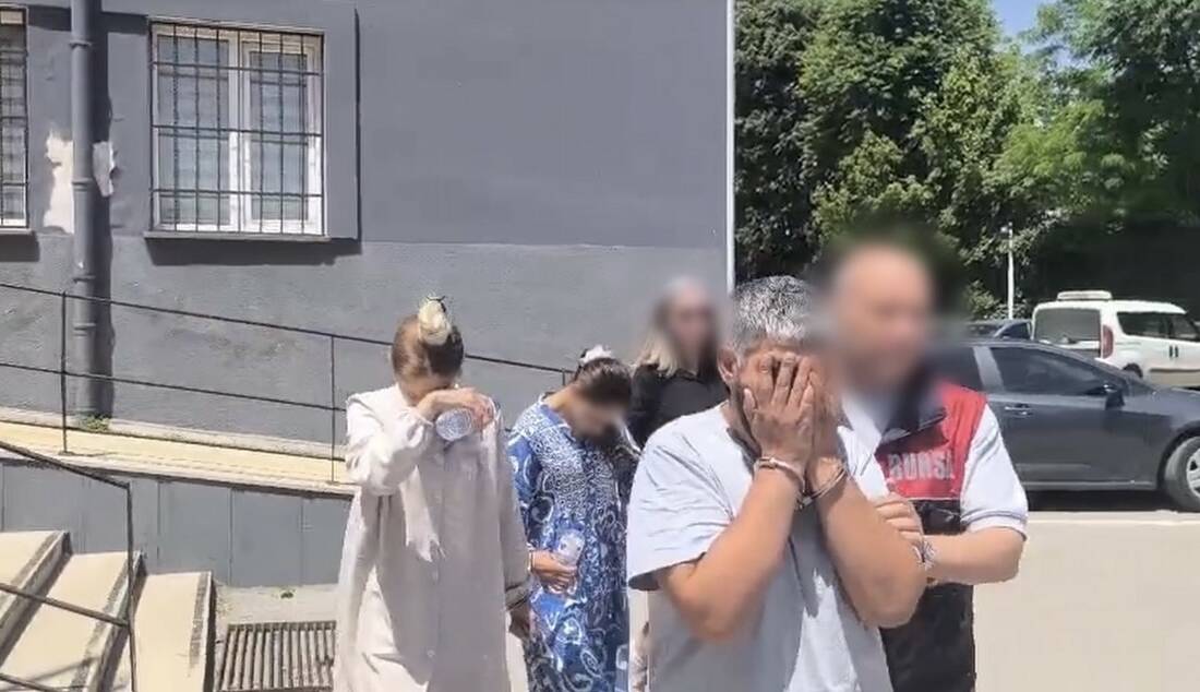 Bursa’da çalıntı kasayla yakalandılar! Bursa'da bir evden çalındığı belirlenen yaklaşık 1 milyon 800 bin