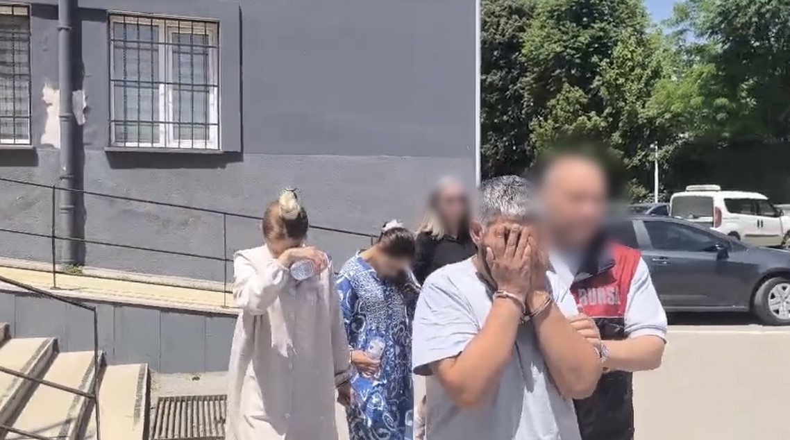 Bursa’da çalıntı kasayla yakalandılar! Bursa'da bir evden çalındığı belirlenen yaklaşık 1 milyon 800 bin