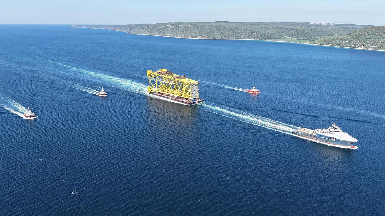 canakkale bogazindan dev gecis 8d3a2125fe0e