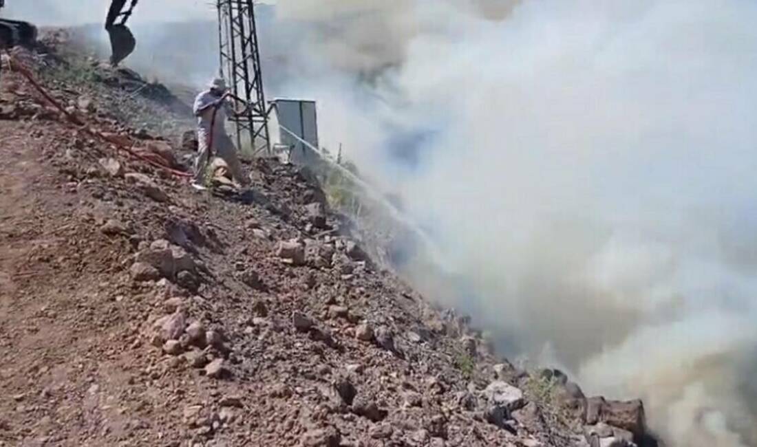 Çanakkale’nin Ayvacık ilçesinde makilikte yangın çıktı. Ekiplerin alevlere müdahalesi sürüyor.