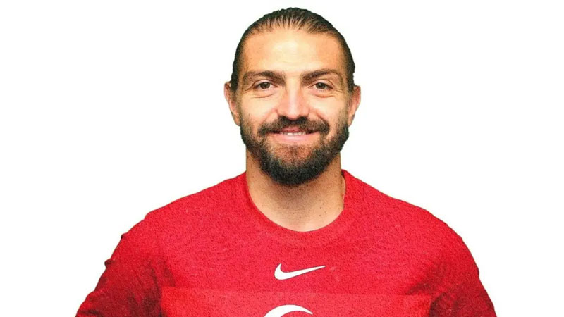 Caner Erkin futbolu bıraktı Galatasaray, Fenerbahçe, Beşiktaş ve A Milli Takım formalarını terleten Caner