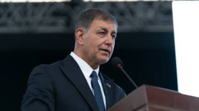 İzmir Büyükşehir Belediye Başkanı Cemil Tugay, CHP’den istifa etti.