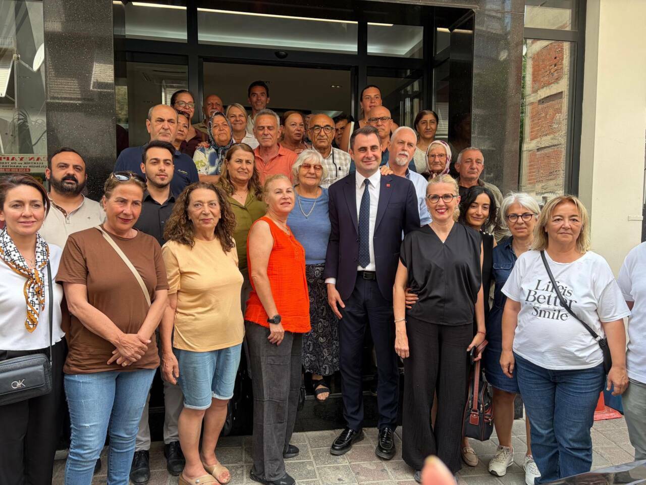 CHP İzmir İl Başkanlığı'nda gerginlik 3 chp izmir il baskanliginda gerginlik 66a2eaaaa9b7