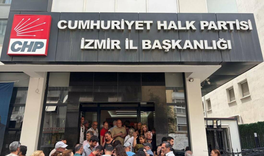 CHP İzmir İl Başkanlığı’nda gerginlik CHP İzmir İl Başkanlığı'nda görevden alınan il başkanı Çağatay Güç'ün