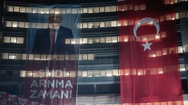 Birçok kişi işten çıkarıldı, CHP’den açıklama geldi Cumhuriyet Halk Partisi (CHP) Genel Başkanı Kemal Kılıçdaroğlu'nun basın danışmanı